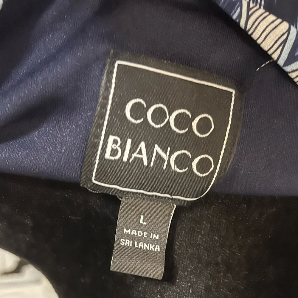 COCO BIANCO FANTASTIC WHITE WITH BLACK & BLUE MULTICOLOR DESIGN BOHO TOP - Picture 8 of 9